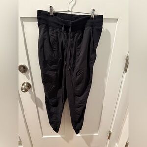 126 Lululemon dance studio joggers 7/8 size 8 Black Jogger Pants